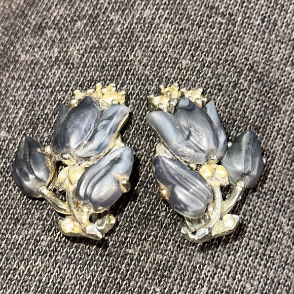 Vintage 60s gray thermoset & rhinestones tulip shaped clip on earrings - Picture 1 of 4